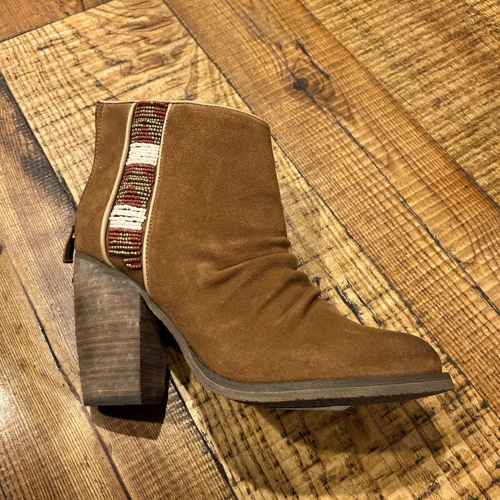 Suede real leather. Cute bead on side